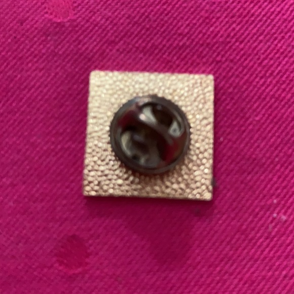 Vintage lapel pin LWV - Picture 2 of 3